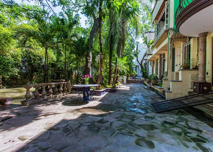 Garlands Del Rio Riverside Boutique Hotel